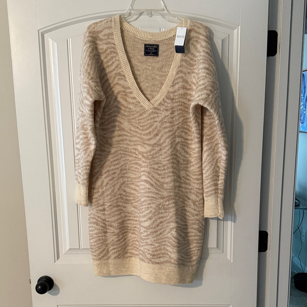 Abercrombie & Fitch Cream Zebra V-Neck Sweater